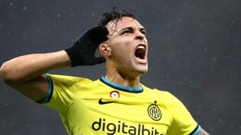 蓝黑军团六球盛宴横扫博洛尼亚 劳塔罗哲科双星闪耀梅阿查