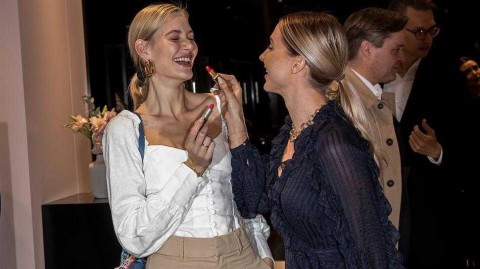 格策爱妻安娜·凯瑟琳，从超模到世界冠军背后的温柔力量