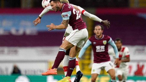 特富摩尔球场的午后光影：伯恩利零比一南安普顿，英斯反戈一击记