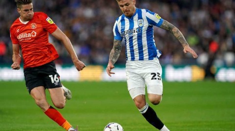 哈德斯菲尔德雨夜绝杀晋级 卢顿梦碎附加赛