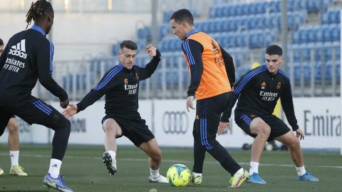 皇马训练备战遭遇新冠侵袭 众球星缺席训练场