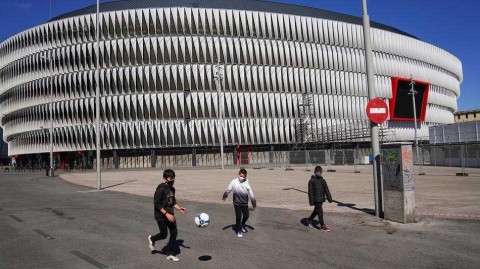 探访巴斯克雄狮之巢：圣马梅斯球场的荣光与静寂