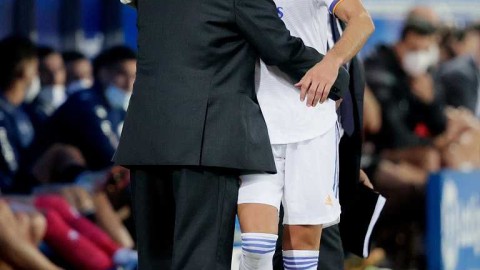 新赛季银河战舰起航！本泽马双响炮，皇马客场四球大胜阿拉维斯