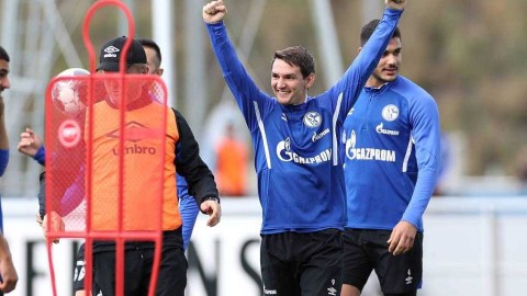 皇家蓝整装待发：费尔廷斯脚下的最后冲刺