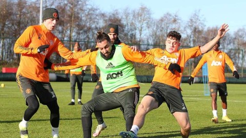 凛冬中的热血序章：曼联卡灵顿基地的复兴密码