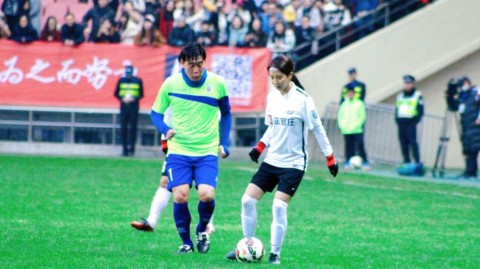 当韩流明星驰骋绿茵场，那些在足球赛中闪耀的慈善与友情瞬间