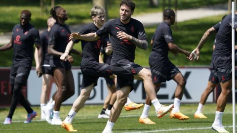 红黑军团决战前的黎明 探访米兰内洛训练基地的备战时刻