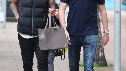 拉什福德街头漫步：曼联王子的休闲时刻与红魔复兴之路