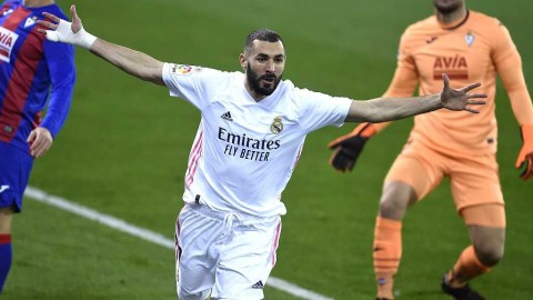 皇马客场力克埃瓦尔豪取四连胜