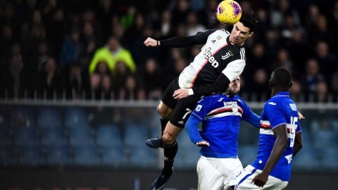 意甲惊天一战：C罗上演“空中芭蕾”，2.56米滞空头球绝杀桑普