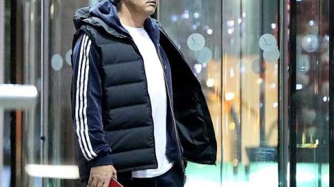 红魔伤病潮压垮穆帅，场边迷离眼神写满无奈