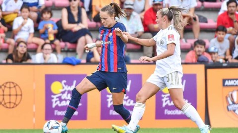 拜仁女足与巴萨女足法兰西对决精彩瞬间