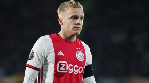 曼联新援范德贝克正式亮相 荷兰中场携温情身披34号战袍