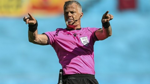 荷兰名哨库伊佩斯执法国一战：从超市老板到欧洲杯决赛的绿茵法官