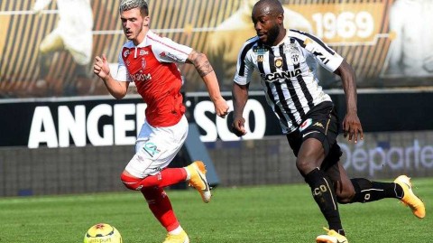 法甲焦点战：昂热十人应战主场一球险胜兰斯