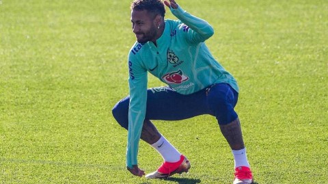 桑巴军团都灵最后冲刺 内马尔闪耀耳环点燃世界杯备战