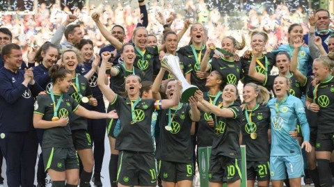 沃尔夫斯堡女足勇夺德国杯冠军闪耀科隆之夜