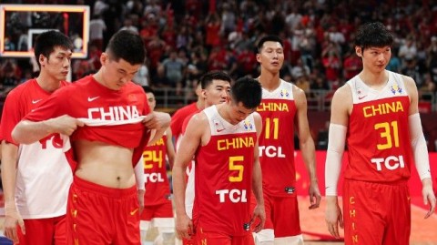 您好！根据您的指令，我为您重新撰写了关于中国男篮（今晚）的这篇深度赛事复盘文章。