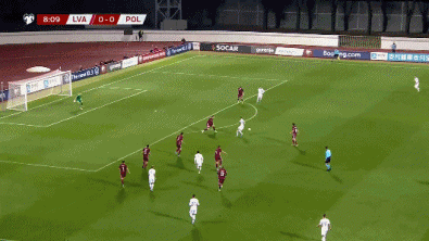 拜仁锋霸再演帽子戏法 波兰神射书写六十球传奇