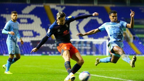 英冠第17轮：考文垂主场与卢顿互交白卷，一场激烈的防守大战