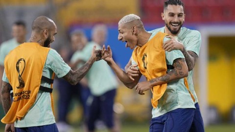 桑巴军团卡塔尔从容练兵 核心伤缺众将展笑颜