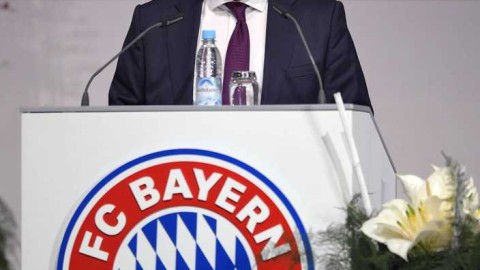 疫情下的足球回归：鲁梅尼格致敬幕后英雄，德甲复赛开启空前“幽灵赛”时代