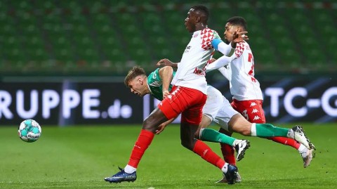 威悉球场的雨夜悲歌：回眸不莱梅零比一憾负美因茨之战