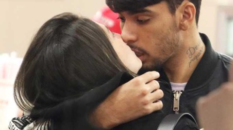 米兰街头甜蜜一瞥：AC米兰中场帕奎塔与爱妻的浪漫时光