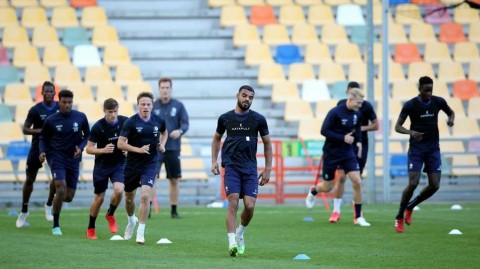 欧会杯附加赛烽火将燃，探营根特波兰备战最后冲刺