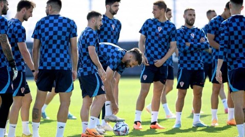 格子军团欧国联半决赛前最后冲刺 鹿特丹训练场上演激情备战