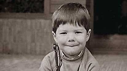 优雅指挥官：哈维·阿隆索的足球史诗与光影瞬间