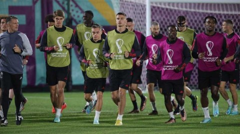 红魔战前凝众志，黄金一代启征程