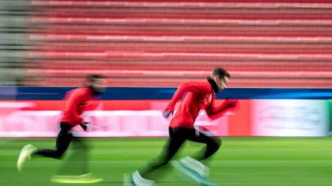 布拉格斯拉维亚严阵以待 欧冠寒冬夜盼在伊甸园蓄力绽放