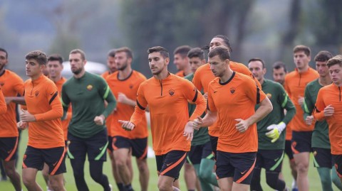 罗马备战欧联杯：镜头下的狼群训练日