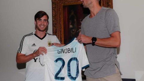 篮坛传奇与绿茵探戈：马努·吉诺比利邂逅阿根廷国家队