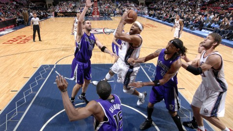 2026年回眸：易建联卡特双剑合璧，篮网98比90逆转国王书写经典