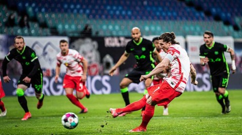 红牛竞技场的进球盛宴：莱比锡顽强追平，狼堡笑纳欧冠门票