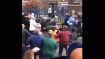 英伦足球的暴力阴影：伯恩利与卡迪夫城球迷赛后街头混战，现场惊现拄拐逃生