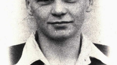 永远的足球绅士：博比·罗布森爵士的传奇人生影像回顾