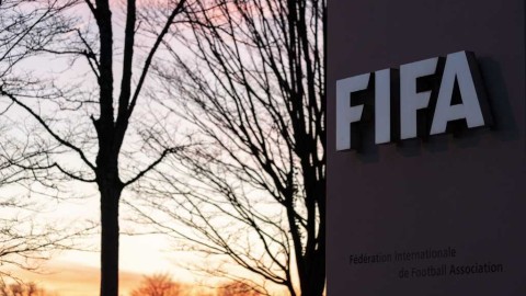 疫情下的全球变通：国际足联如何用规则守护足球完整性