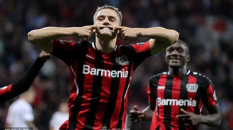 欧联杯揭幕战：勒沃库森主场先抑后扬，二比一力克费伦茨瓦罗斯