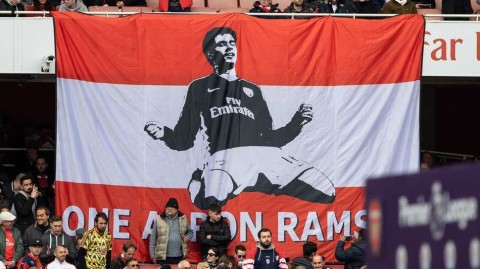 泪别枪手传奇：拉姆塞的十一年红白记忆与都灵新征程