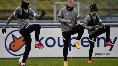 寒冬中的红白军团：布拉格斯巴达欧联杯生死战前的最后一练