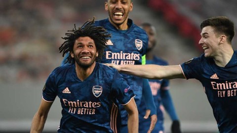 厄德高世界波与埃尔内尼替补救主：阿森纳在空荡的比雷埃夫斯奏响胜利之歌