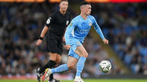 蓝月亮的青春风暴与六球狂欢：联赛杯曼城青年军闪亮伊蒂哈德