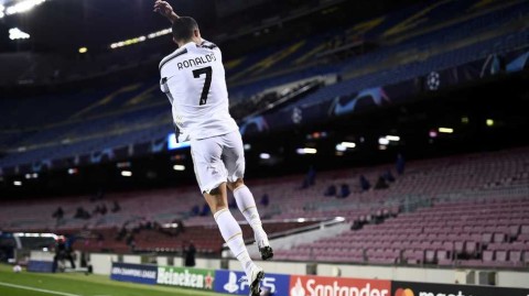 永恒的记忆：C罗鏖战诺坎普，点球双响书写欧冠新篇章