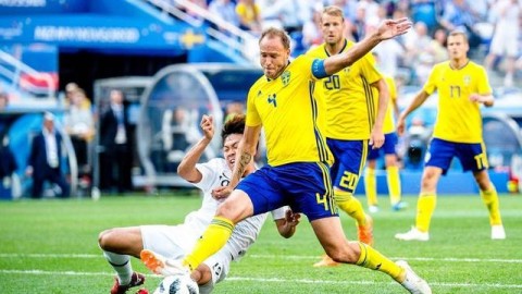 标题：四星意大利轰然倒塌！波黑点球复仇送蓝衣军团连续三届无缘世界杯