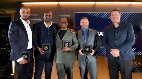 英超传奇欢聚名人堂典礼 光辉岁月再现绿茵荣光