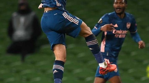 欧联杯小组赛完美收官：阿森纳客场四球轻取邓多克，小将集体闪光