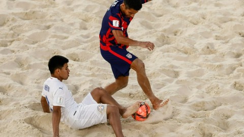 莫斯科沙滩硝烟弥漫，巴拉圭狂胜美国上演进球盛宴